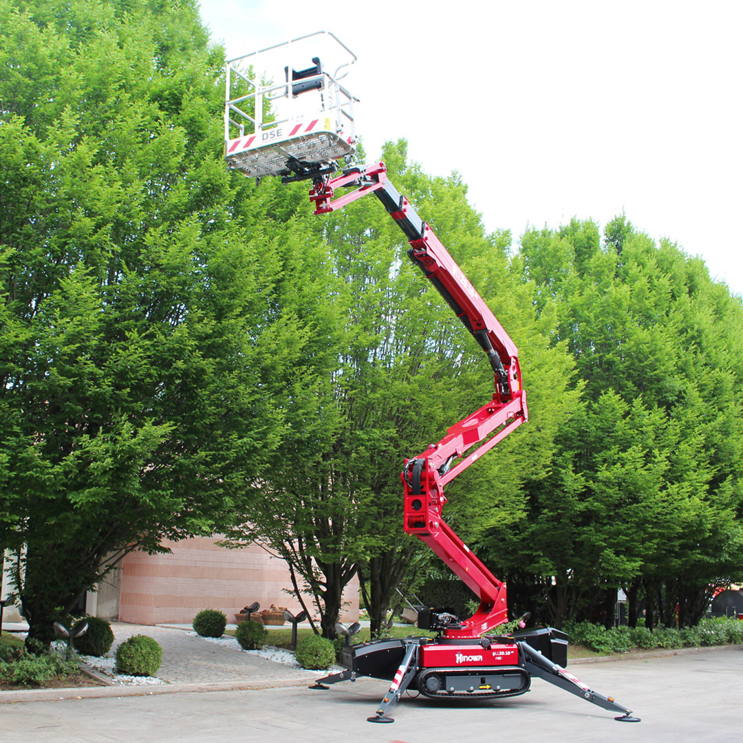 Hinova spider lift used for tree pruning