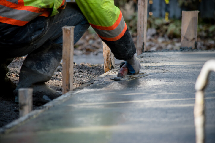 worker smothing wet concrete