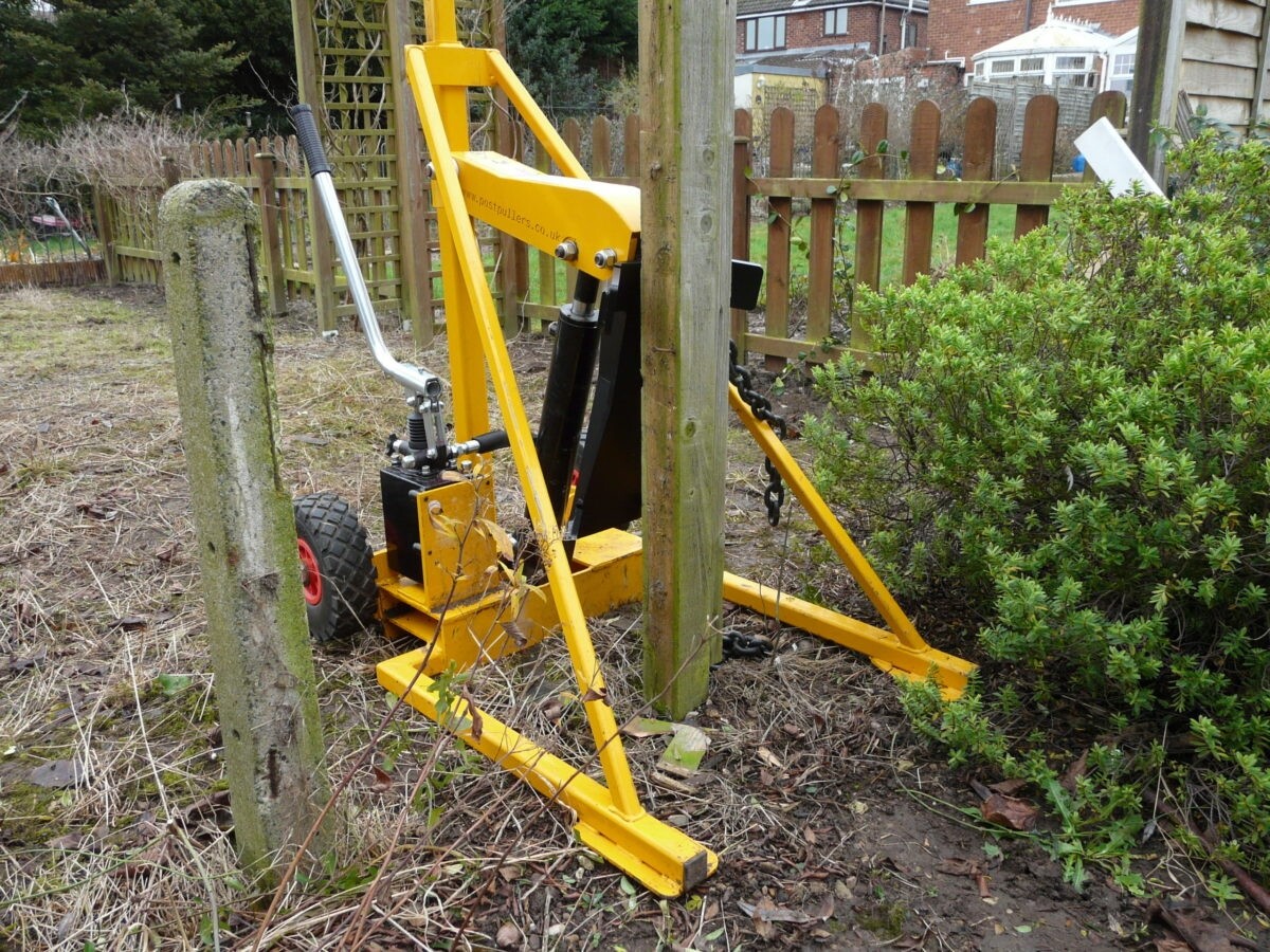 Fence Post Puller M730 c/w claw attachment